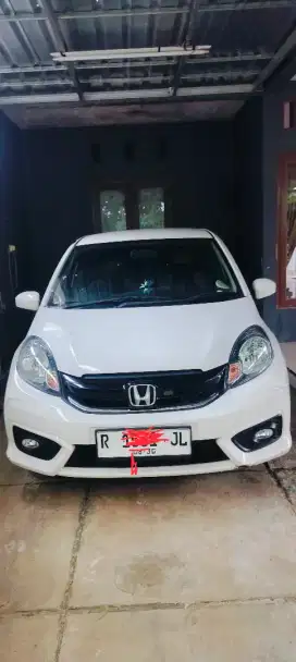 Honda Brio putih tahun 2017
