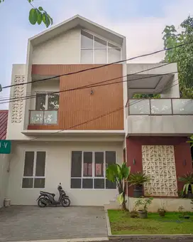 DIJUAL RUMAH 2 LANTAI KOLAM RENANG HARGA NEGO TAMAN LEGIAN SENTUL CITY