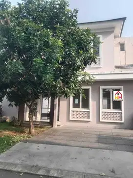DISEWAKAN RUMAH SUVARNA SUTERA,CHIARA,TERMURAH !