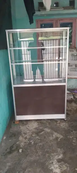 Etalase serbaguna