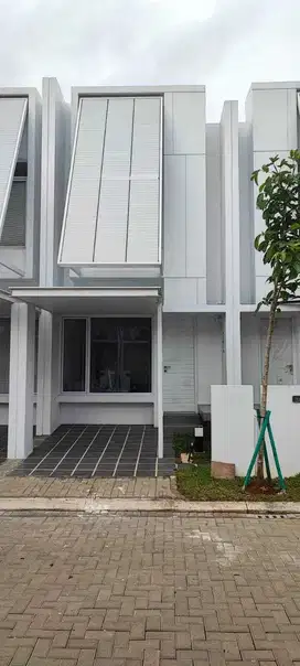 DISEWA Rumah Modern 2 Lantai Hadap Selatan Tabebuya BSD City