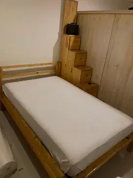 1 Set Kasur, Dipan, Lemari Tangga, Lemari kaca geser 2 pintu