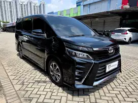 Toyota Voxy 2.0 Sunroof AT Hitam NIK 2019 km 50rban