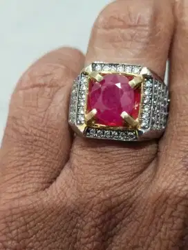 Cincin batu merah ruby