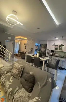 Rumah Renovasi Depan Taman Cantik Delatinos BSD city