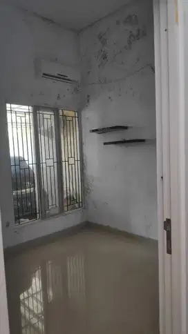 Rumah Full Bangunan di Green Semanggi Mangrove Row jalan 2 mobil