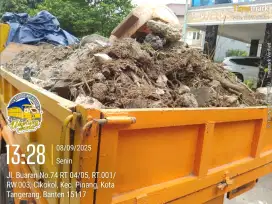 Buang puing tanah dan angkut sampah