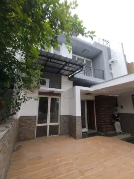 Rumah dia setengah lantai harapan indah cluster ifolia bekasi