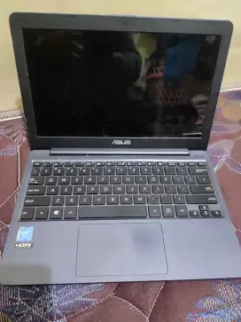 Netbook ASUS E203 NAH Murmer