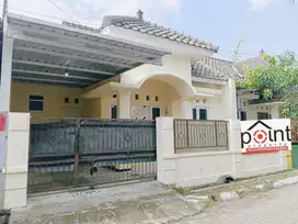 Rumah Bagus Terawat Di Jajar Dekat Jalan Raya Jajar Solo Kota
