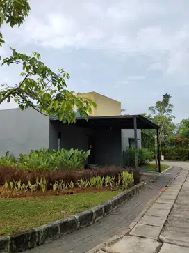 Dijual Rumah Baru Sudah Renovasi depan danau di Parung Panjang