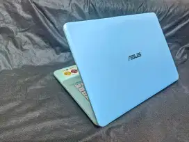 Laptop Asus body  mulus banget kaya baru