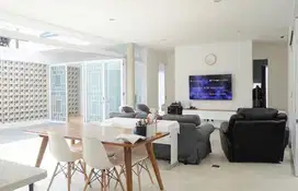 Rumah Luxury di area Buahbatu garasi 14 mobil Lokasi favorit dkt TOL
