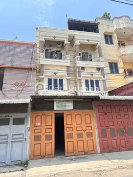 DIJUAL RUMAH  JL BESI DAERAH JL SUTRISNO