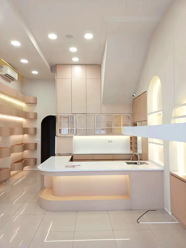 Ruko La Riviera Boulevard PIK 2 4,5x15 Full Renov Semi Furnish Sebrang