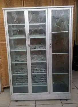 Rak Sepatu Aluminium 3 Pintu Frame Putih Kaca Es 7 Susun + Roda