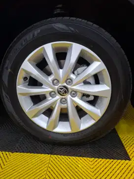 Dijual ban dan velg original innova V hybrid