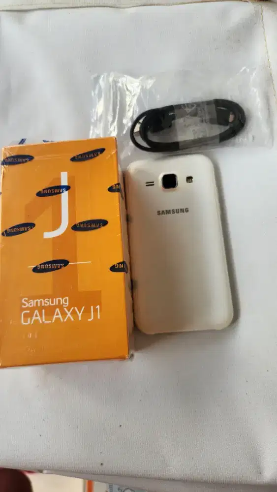 SAMSUNG J1 komplit dus dan kabel cash