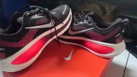 Sepatu lari nike vomero 18