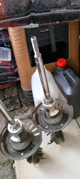 2 unit Shokbeker kanan kiri depan mobil Honda city