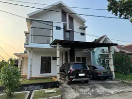 Disewakan Rumah Hook di Cikarang (KT 3+1, KM 3+1, Semi-furnished)