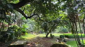 DIJUAL LAHAN DENGAN BANGUNAN HALAMAN LUAS AREA TANJUNG BARAT
