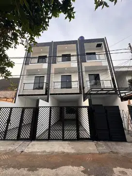 Dijual Rumah 3 Lantai Siap Huni di Duri Kepa Kebon Jeruk Jakarta Barat