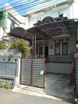 2 Lantai, 6 Kamar tidur