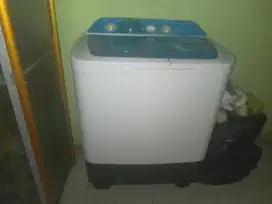 Dijual,lemari,tempat tidur,mesin cuci,meja,