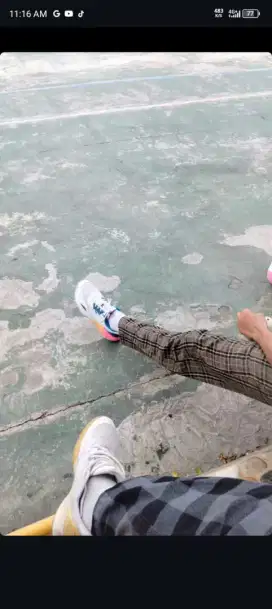 Sepatu basket calci