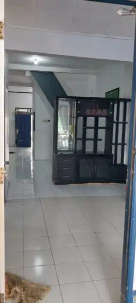 Disewakan rumah nyaman 2 lantai