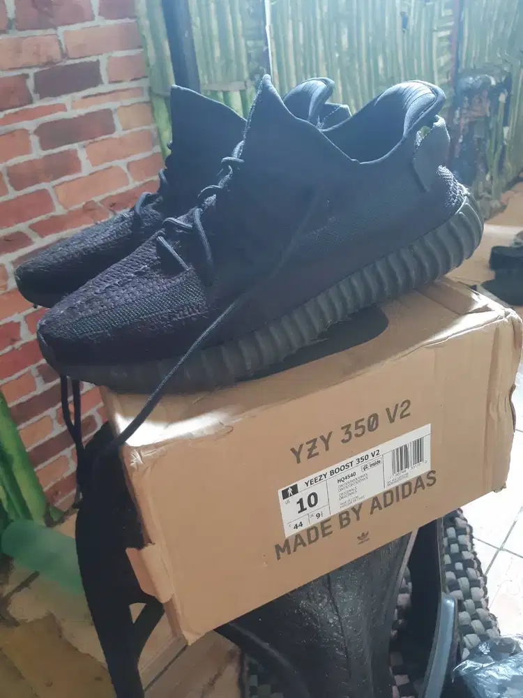 Yeezy 350 Onyx V2