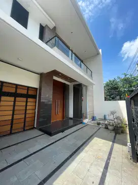 Dijual Rumah Mewah Tengah Kota di Jl. Pandanaran Semarang