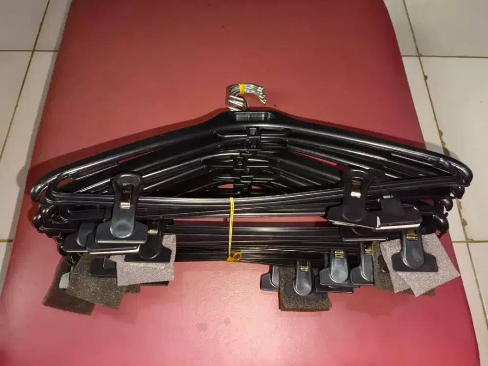 Gantungan Baju Jepitan isi 20 pcs gress baru dikirim pakai kardus