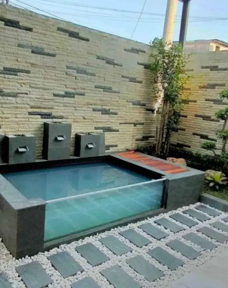 Kolam koi kaca batu alam