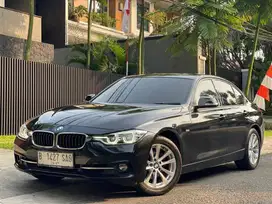 BMW 320i LCI AT F30 SPORT AT 2017 SIAP PAKAI