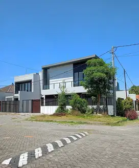 NEW RUMAH BARU GAYUNGSARI DEKAT MASJID AGUNG ROW LEBAR HOOK