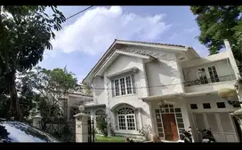 Dijual Rumah 5 Kamar Tidur dengan Pool dan Taman, di Cilandak Barat - Jakarta Selatan
