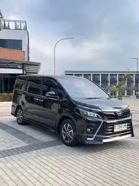KmLow Murah Berkualitas MPV Mobil keluarga Toyota Voxy 2018 2019 Mulus