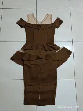 Baju pesta wanita