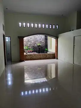 Disewakan rumah bisa untuk kantor dan hunian