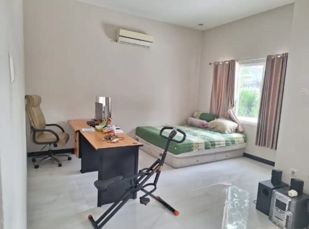 Dijual murah rumah 2 lantai di boulevard taman palem lestari