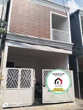DI JUAL RUMAH BARU BAGUS 2 LANTAI STRATEGIS  DI CONDET JAKTIM