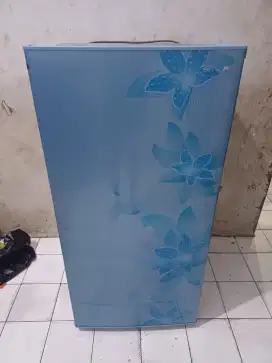 Dijual kulkas SHARP mesin ORI rak Lengkap normal siap pakai nego