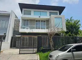 Langka DIJUAL Rumah Hook Pakuwon City Cluster Favorit San Antonio