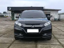 HRV E 1.5 AT 2018 Hitam