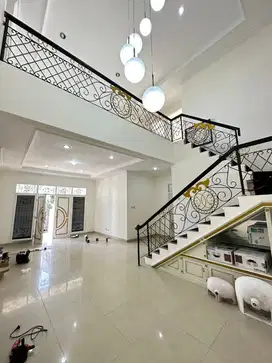 Dijual/Disewakan Rumah Lux Singgasana Pradana Bandung