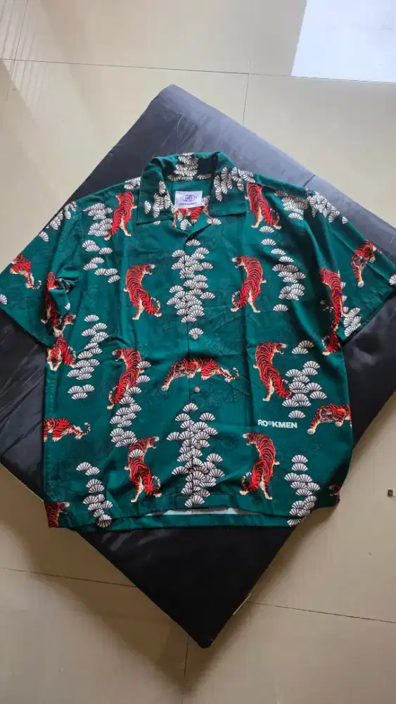 Kemeja open collar rockmen size Fit XL