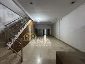 ANA RUMAH UK 6X22M PINGGIR JALAN RAYA JELAMBAR rc