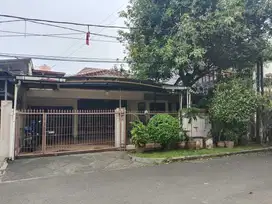 Rumah Besar di Kawasan Kayu Putih Tengah Jakarta Timur - Bebas Banjir